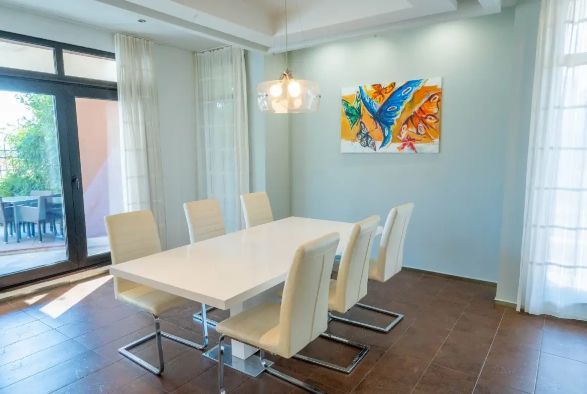 Spacious detached house in excellent condition and swimming pool in Budjaka area