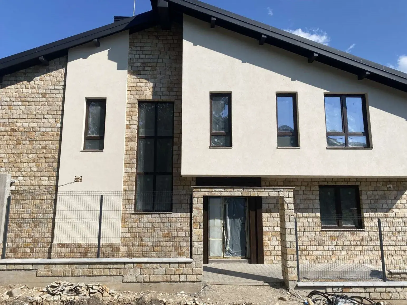 c4c624aa08c24de2a0510948a5ac66a9 House with panoramic views and private yard in a villa village near Pirin Golf