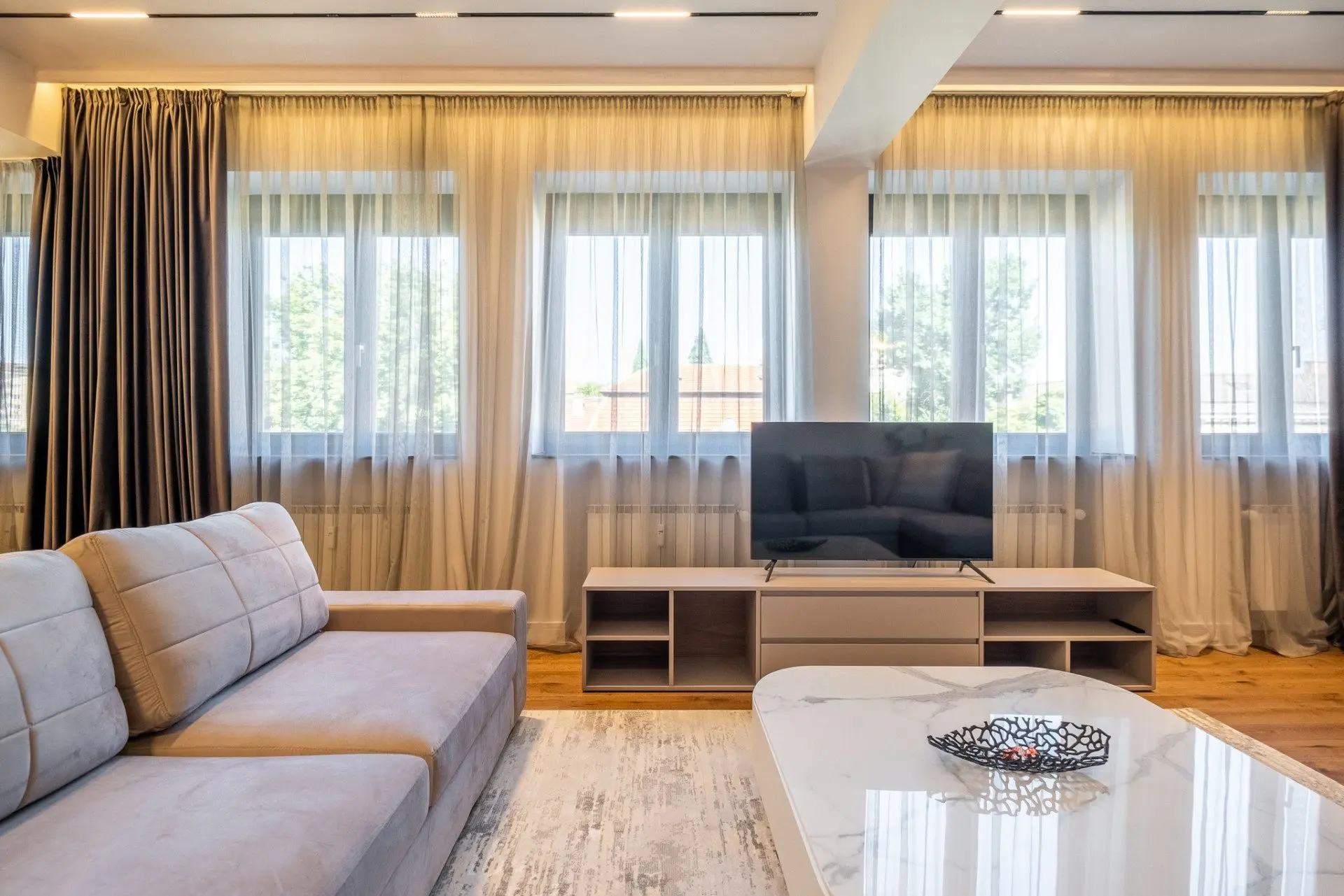 Elegant panoramic apartment on Tsar Osvoboditel Blvd