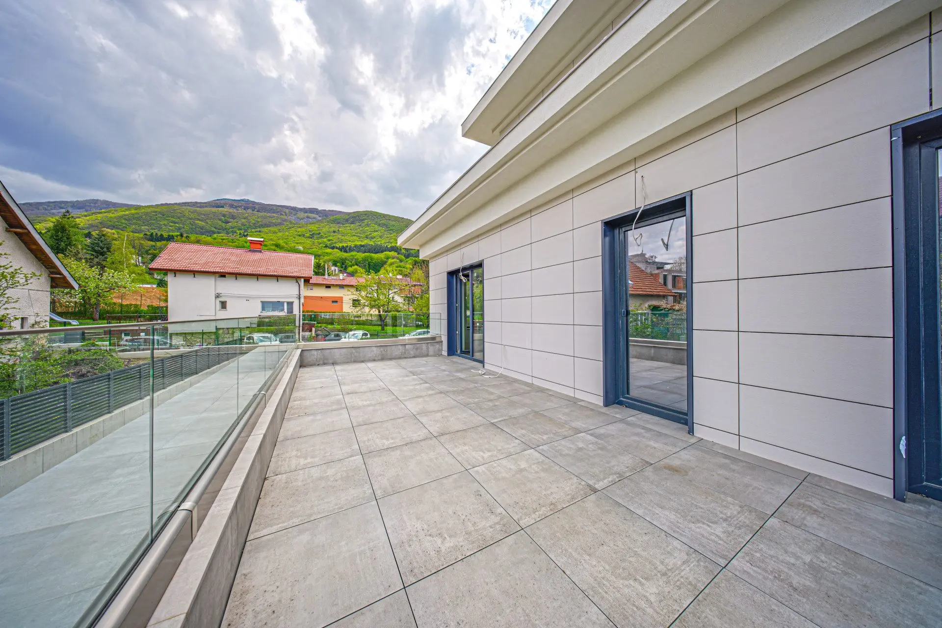 c601609add29f138588ac076e0c06021 House with a large yard and a great location in Boyana district