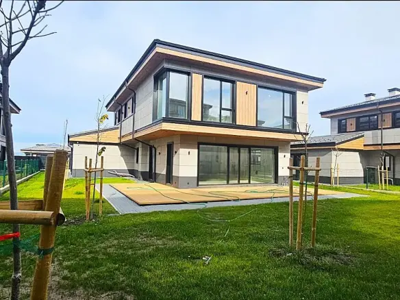 Detached house with a yard in a new gated complex in the village of Lozen for sale