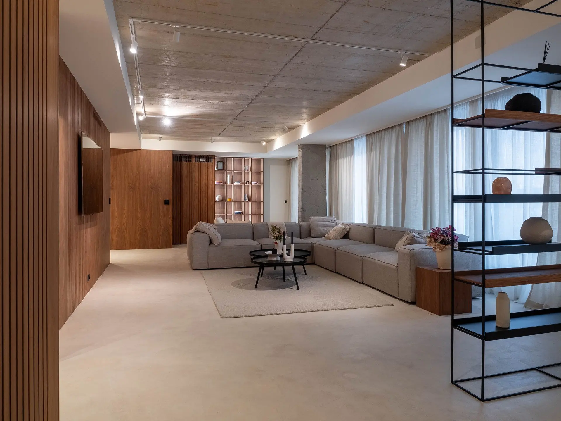 Penthouse with an infinity pool and a view of Marina Port Sozopol