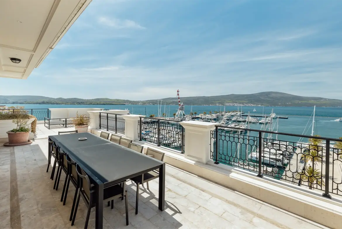 Luxurious penthouse within the Regent 5* hotel, Porto Montenegro