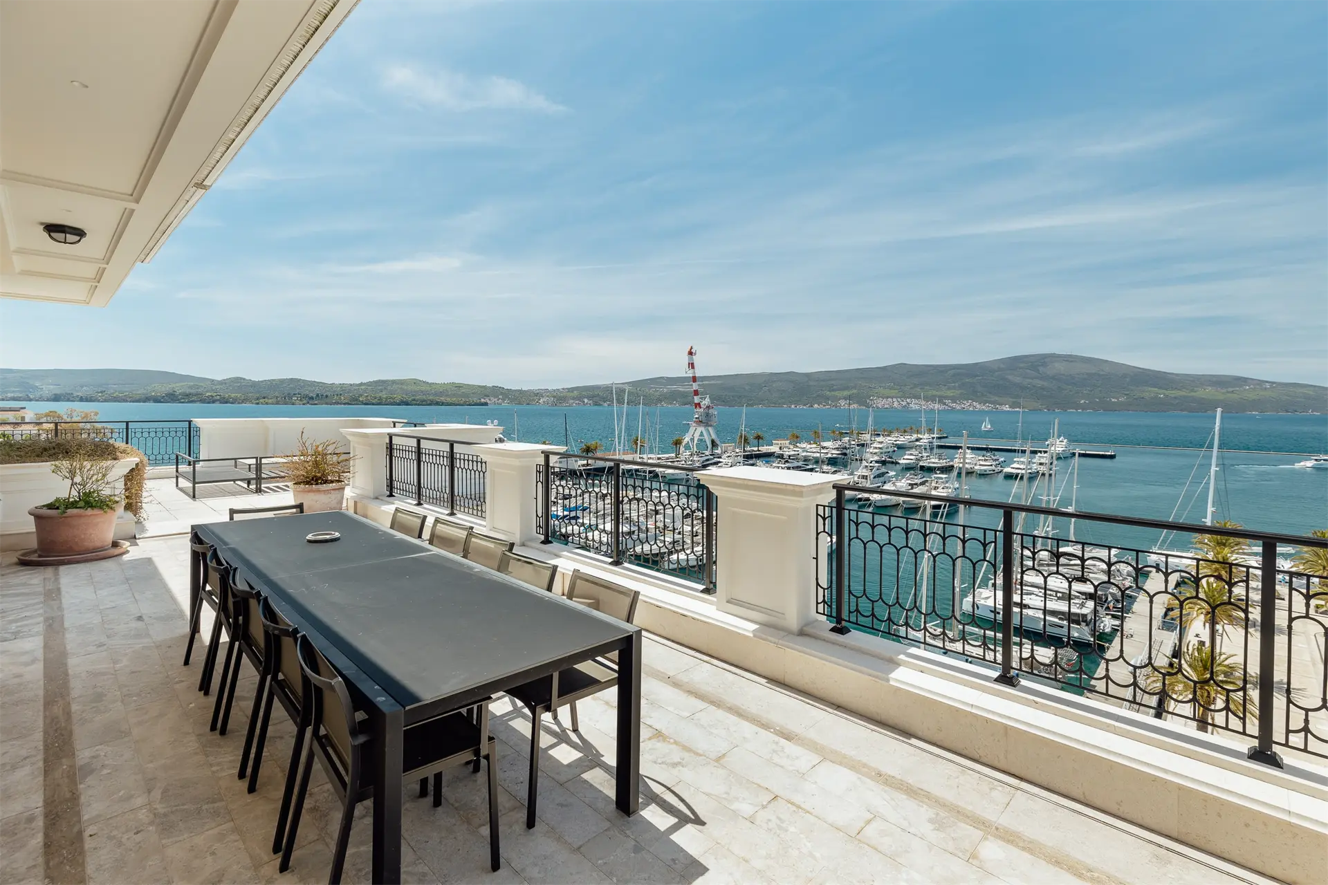 c814e7131e413b739839bef74c133bd4 Luxurious penthouse within the Regent 5* hotel, Porto Montenegro