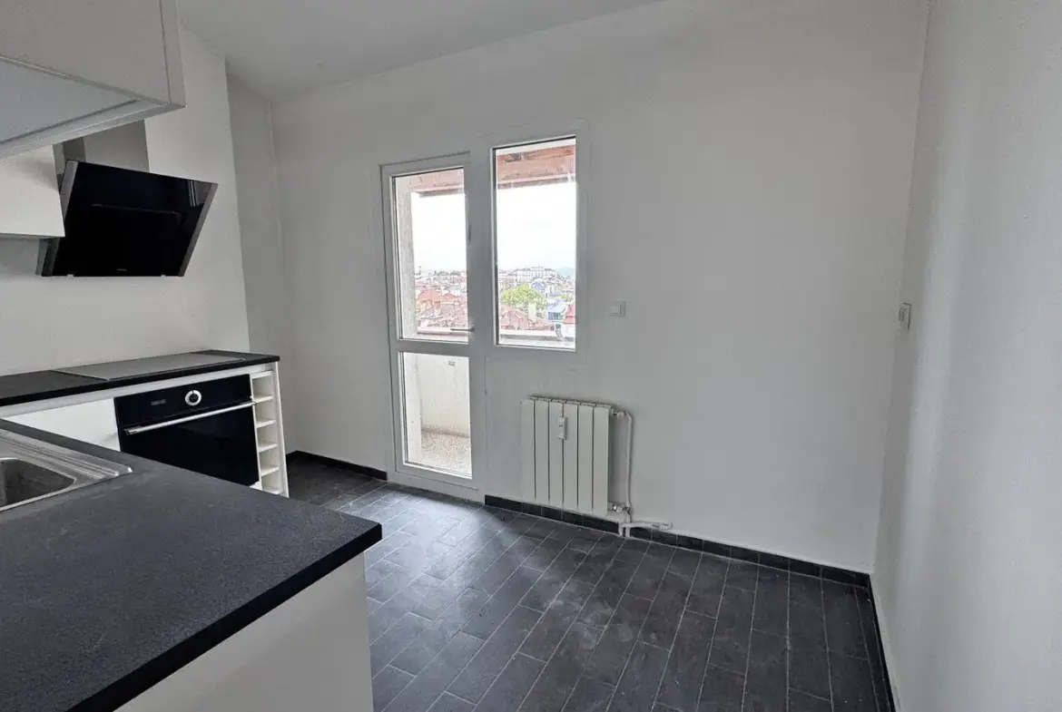 Bright and spacious apartment on Gurko Street for sale