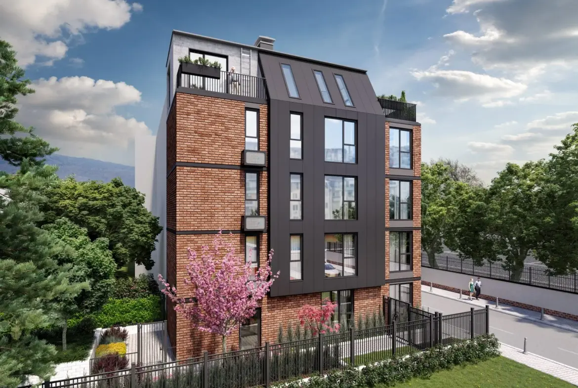 Independent building with office space and four residential floors in the Center