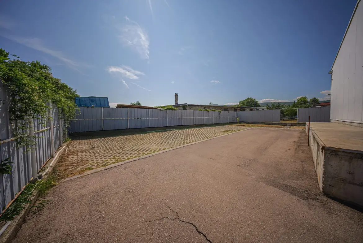 Mixed use office building in the village of Lozen for sale