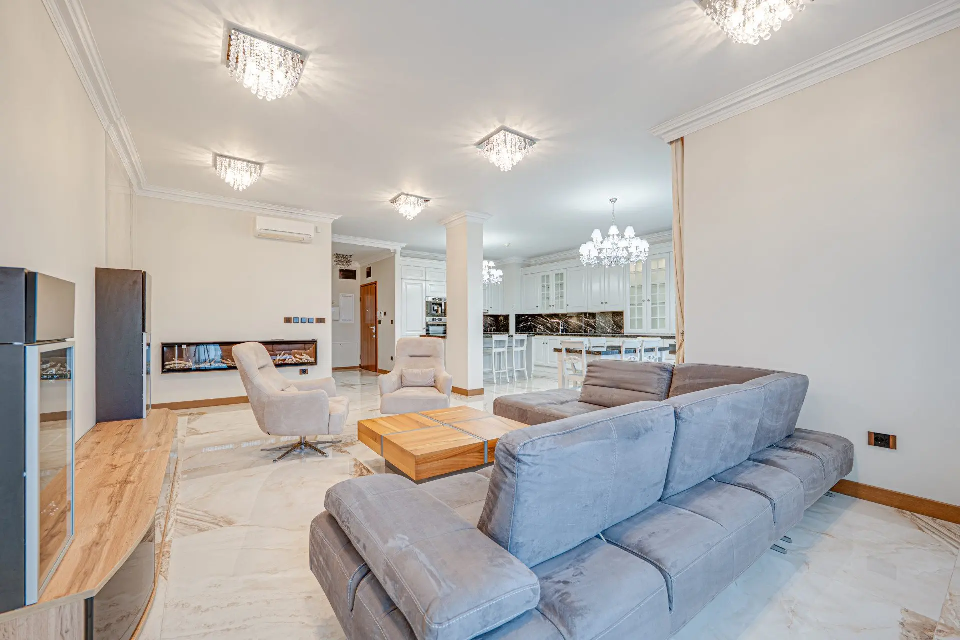 Fully furnished four-room apartment in a gated residential complex in the Lozenets neighborhood