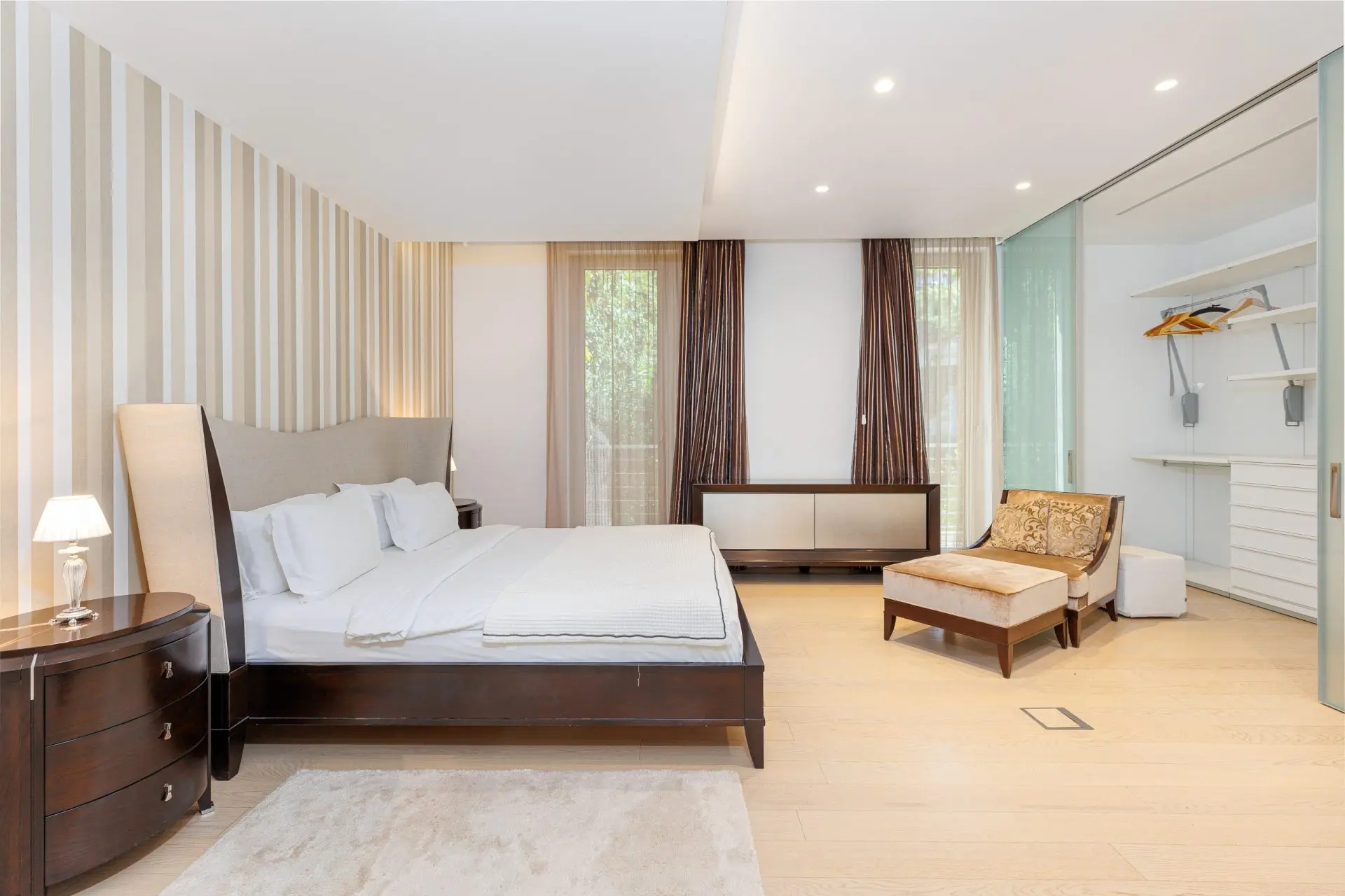 Luxurious and spacious apartment