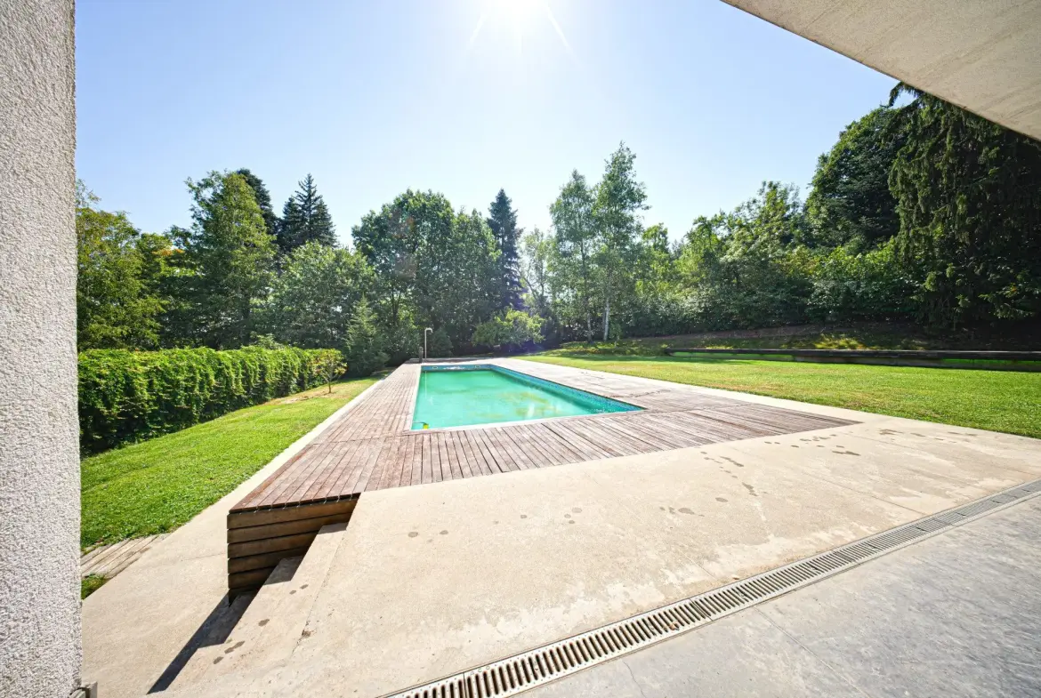 An exceptional property with a massive house in Boyana district, near Sequoia St. for sale