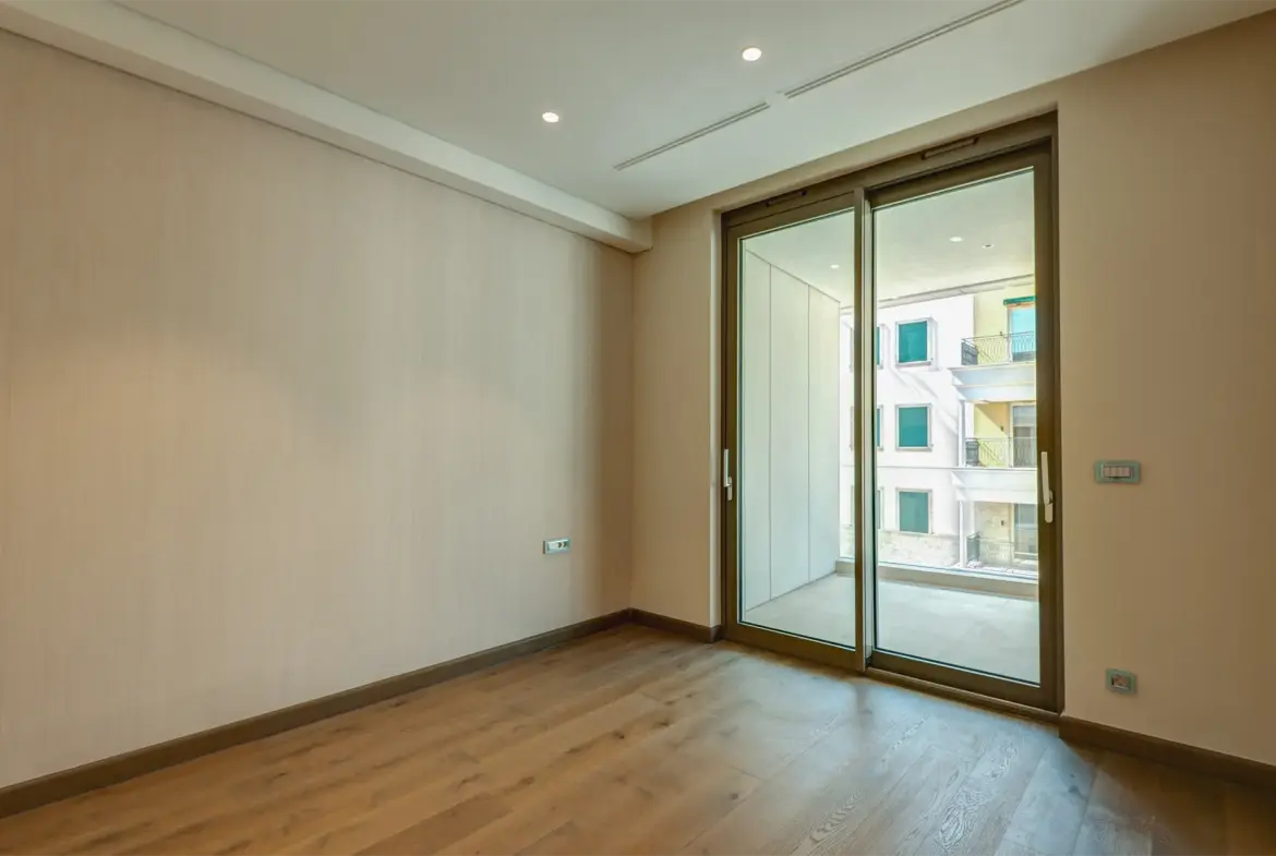 Spacious and modern three-bedroom apartment in Marina Residences