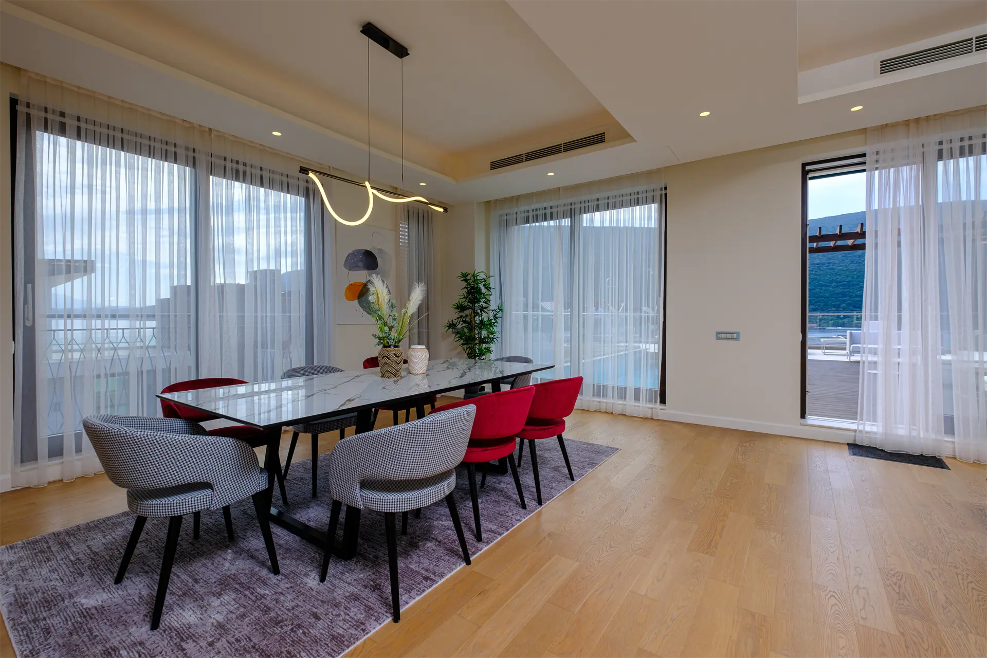 Luxurious 3-Bedroom Duplex with pool