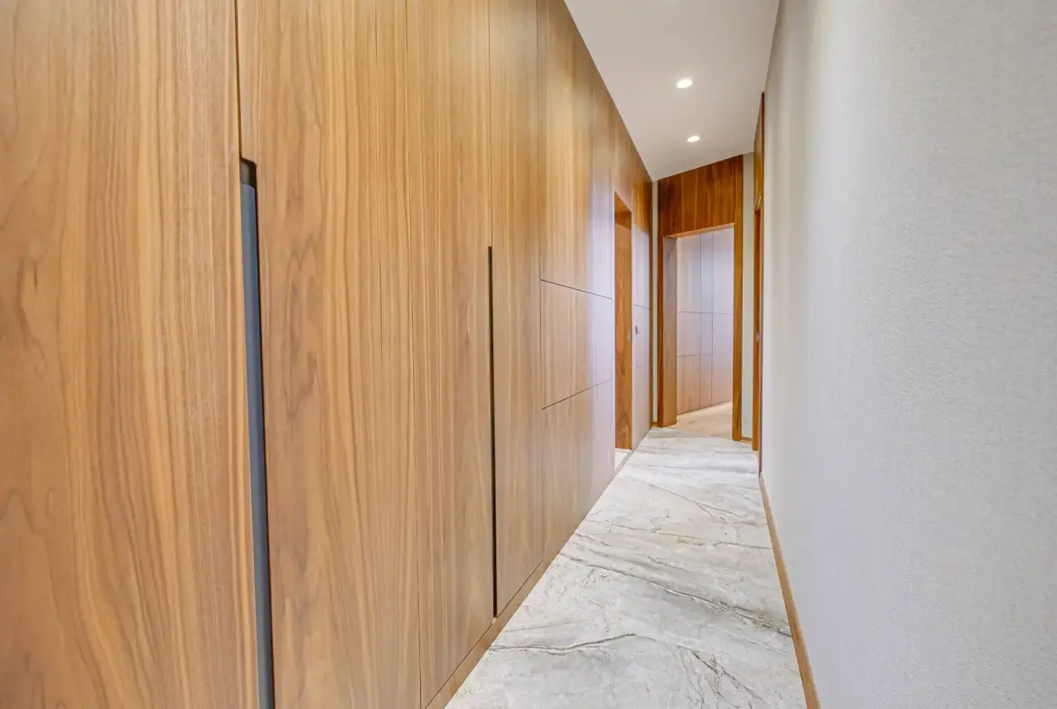 Magnificent three-bedroom apartment with a double garage in the Iztok district for sale