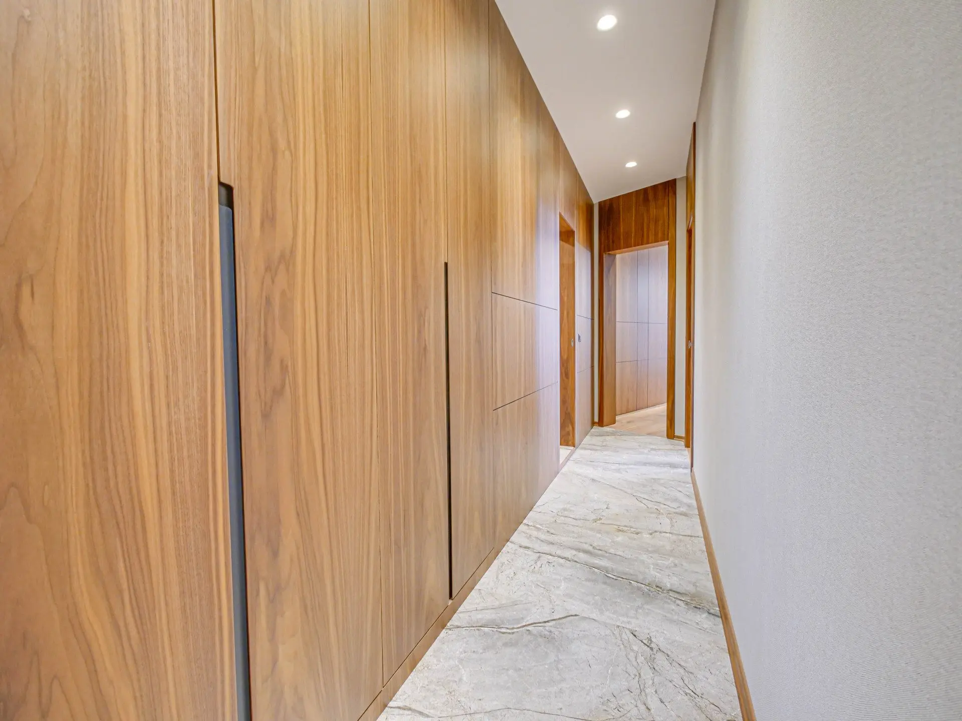 Magnificent three-bedroom apartment with a double garage in the Iztok district for sale