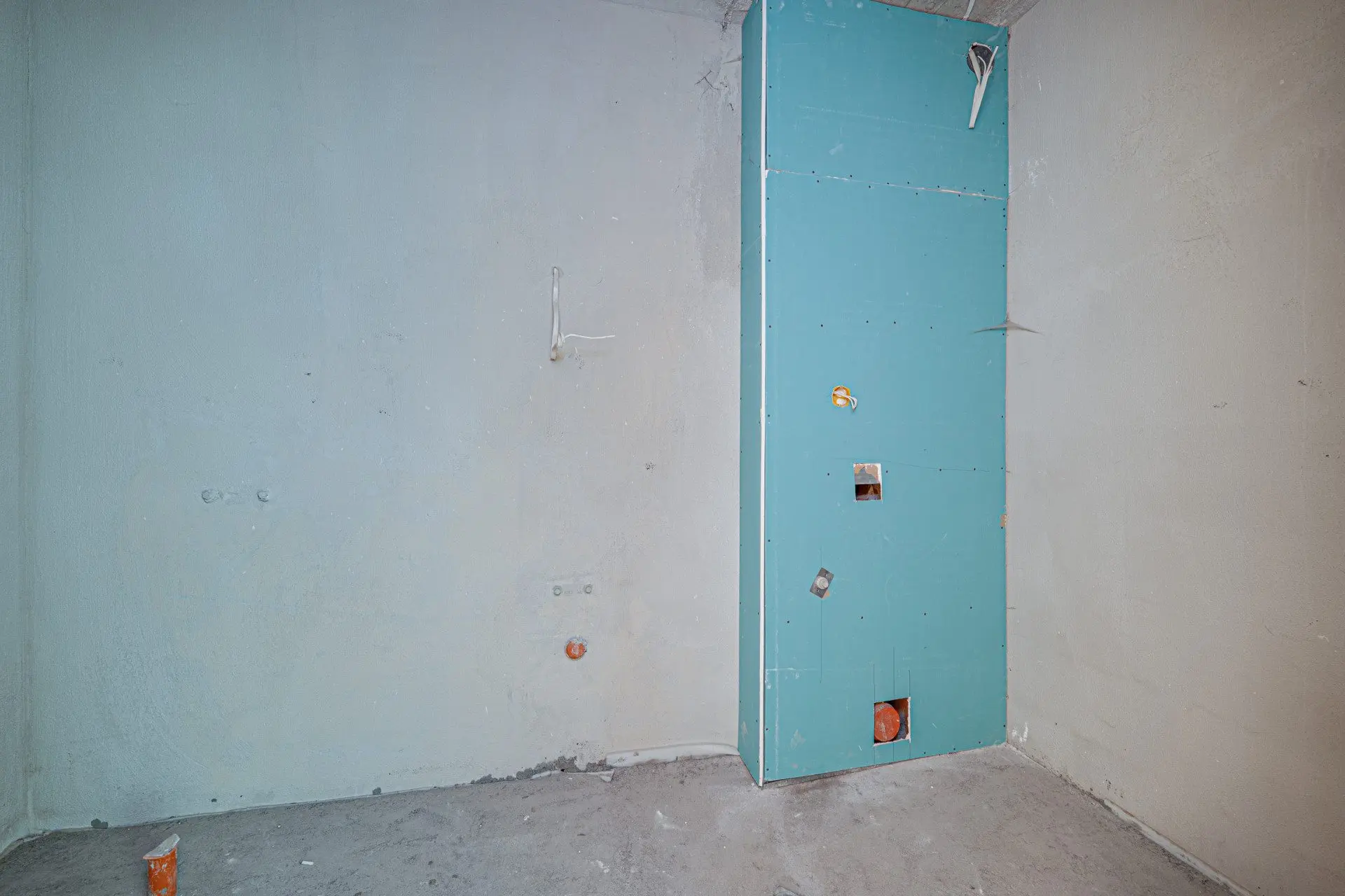 Apartment with a spacious private yard and a garage with direct indoor access in downtown Sofia