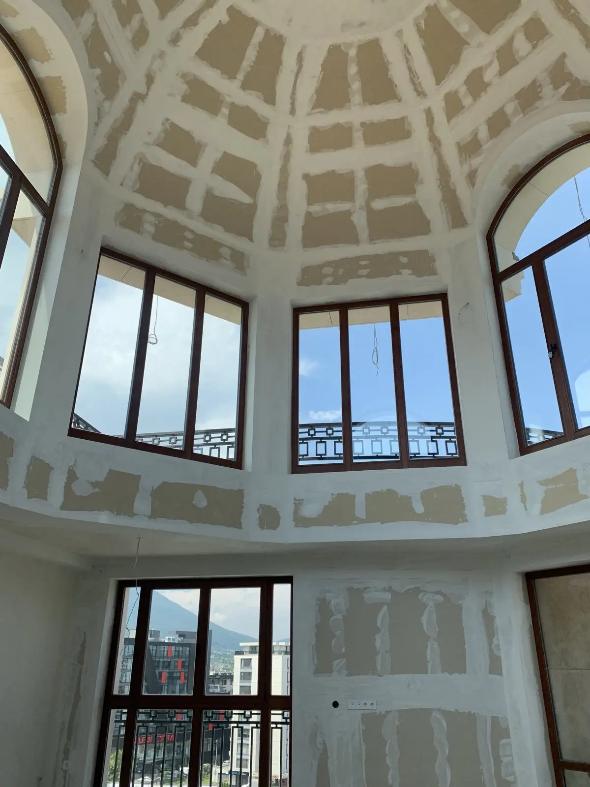 cc6cfaaa998eee2d563dd151eb98f5df-1 One-of-a-kind penthouse with 360-degree views