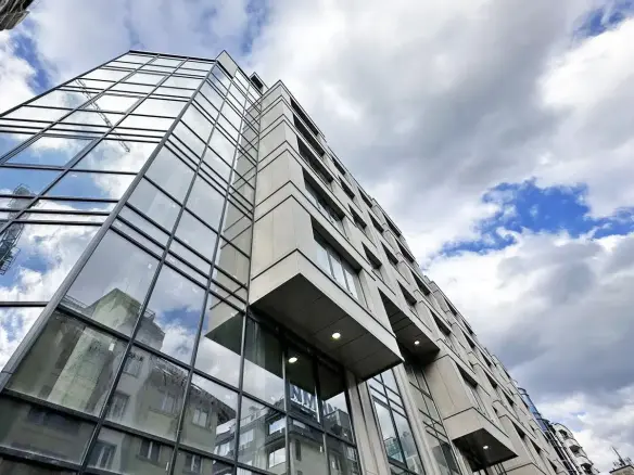 Three-room apartment in a luxury building in Lozenets for sale