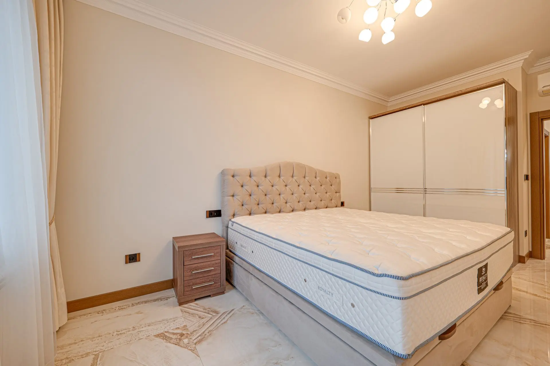 Fully furnished four-room apartment in a gated residential complex in the Lozenets neighborhood