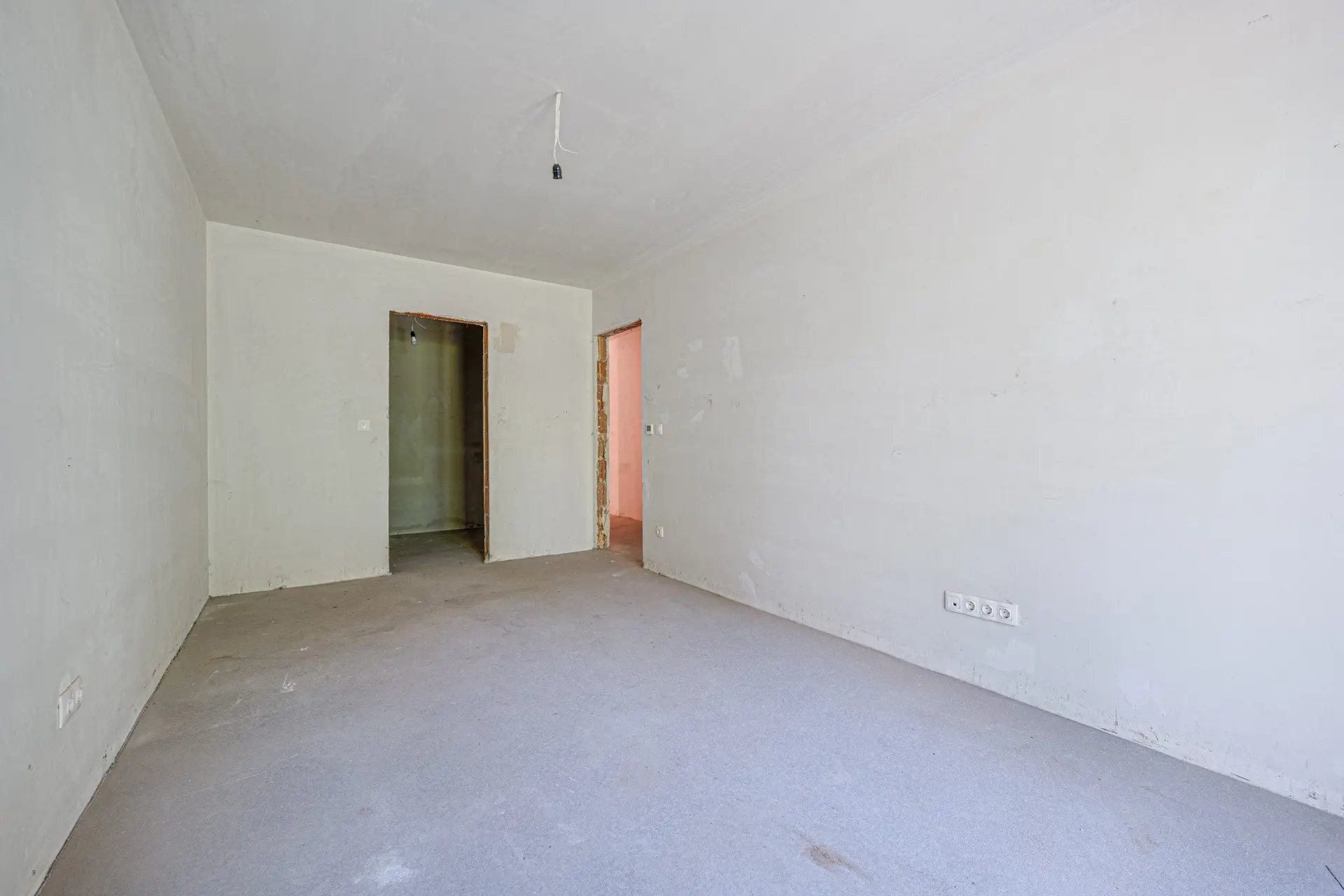 Apartment with a spacious private yard and a garage with direct indoor access in downtown Sofia