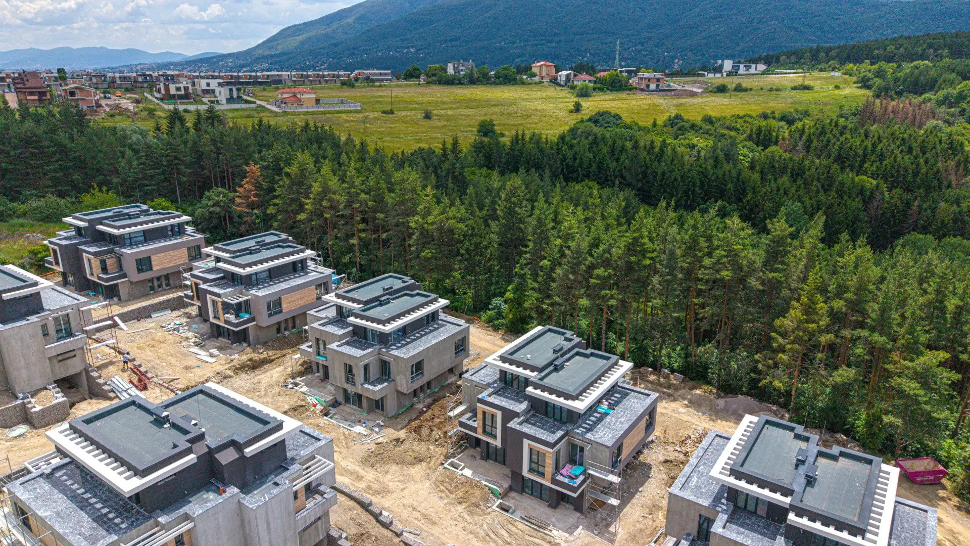 Single-family house in a family complex in Gorna Banya for sale
