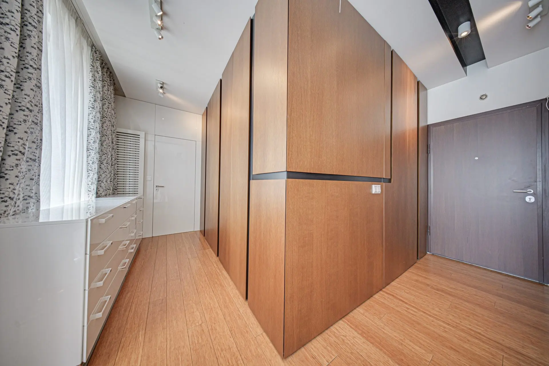ceded02c7298897b7caf8d9503ee0497 Penthouse in one of the most preferred and well-maintained complexes Flora Park