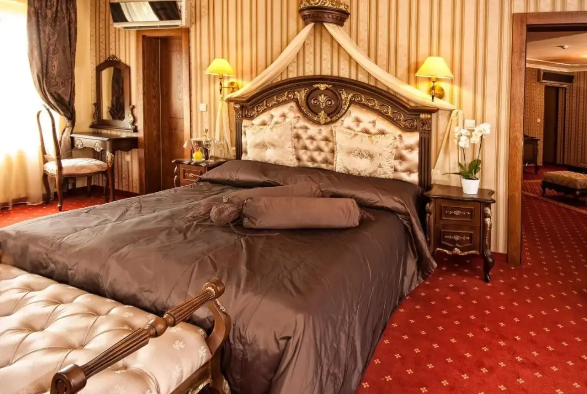Hotel with restaurant in Hisarya for sale