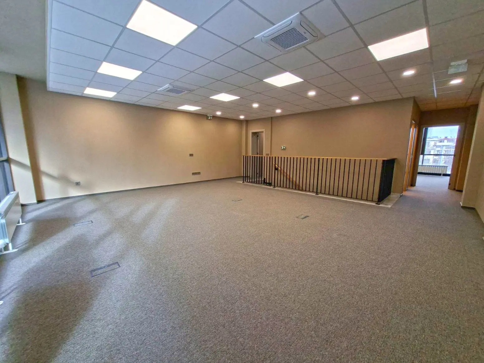 cf28bde0a4081b8600b5e3b26e91fe08 Office for sale in a class A business building