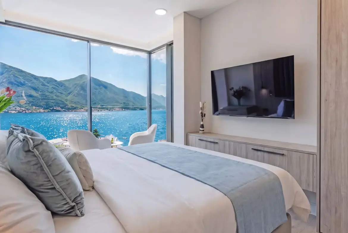 Contemporary Villa with Swimming Pool, Kotor, Dobrota