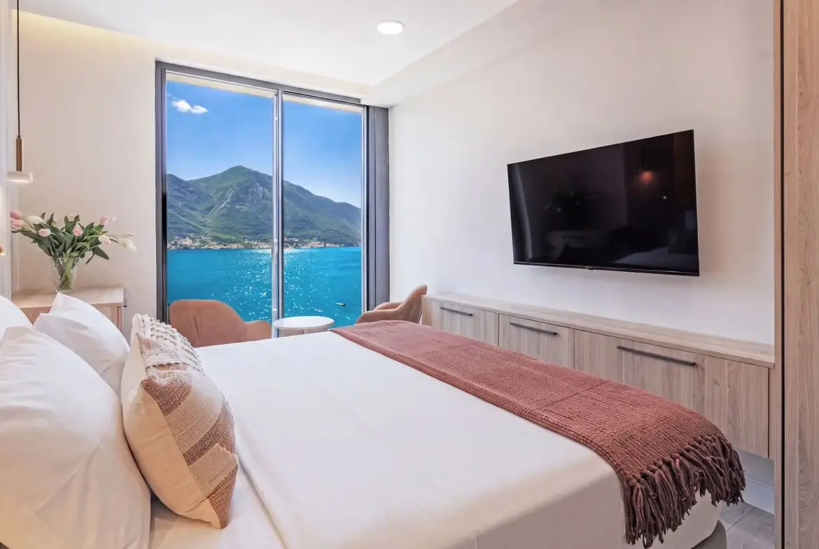 Contemporary Villa with Swimming Pool, Kotor, Dobrota