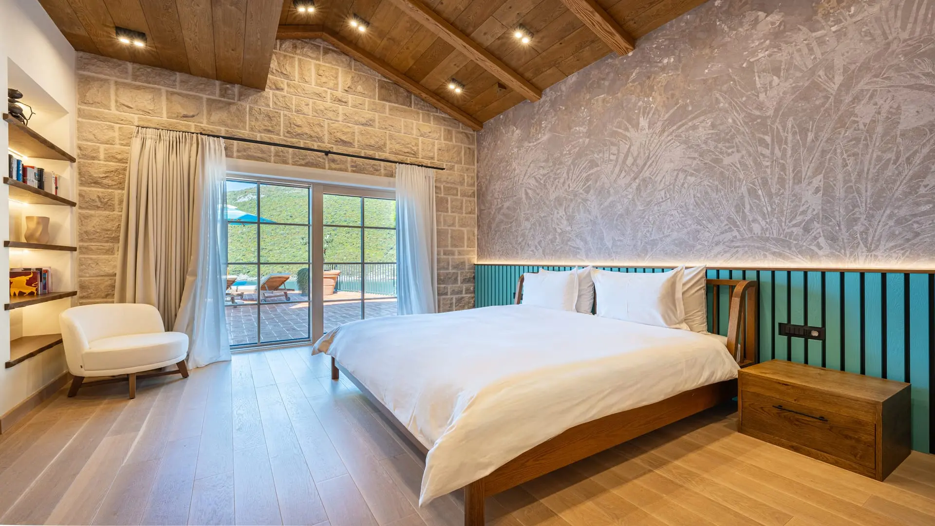 Luxurious Waterfront Villa with Swimming Pool