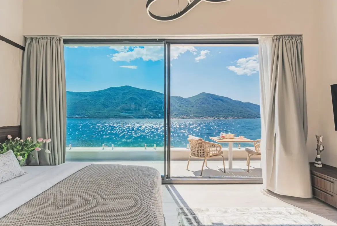 Contemporary Villa with Swimming Pool, Kotor, Dobrota