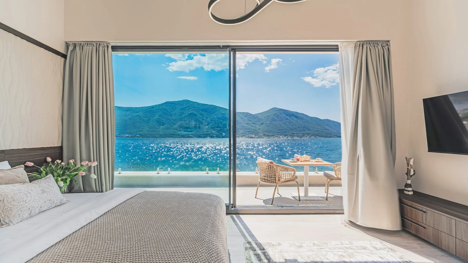 Contemporary Villa with Swimming Pool, Kotor, Dobrota