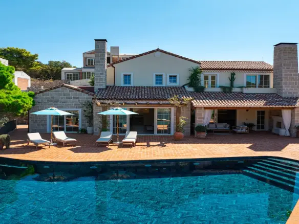 Luxurious Waterfront Villa with Swimming Pool