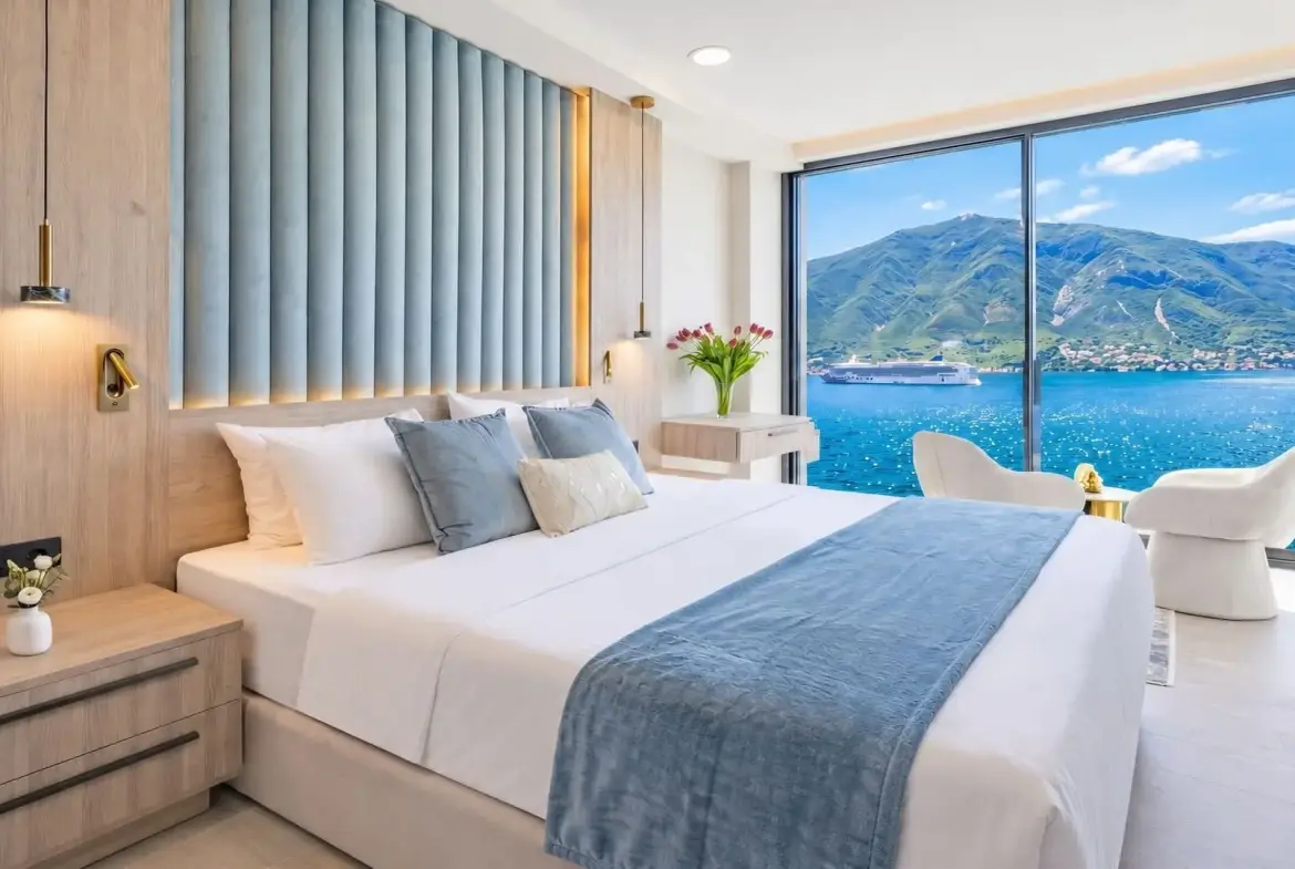 Contemporary Villa with Swimming Pool, Kotor, Dobrota