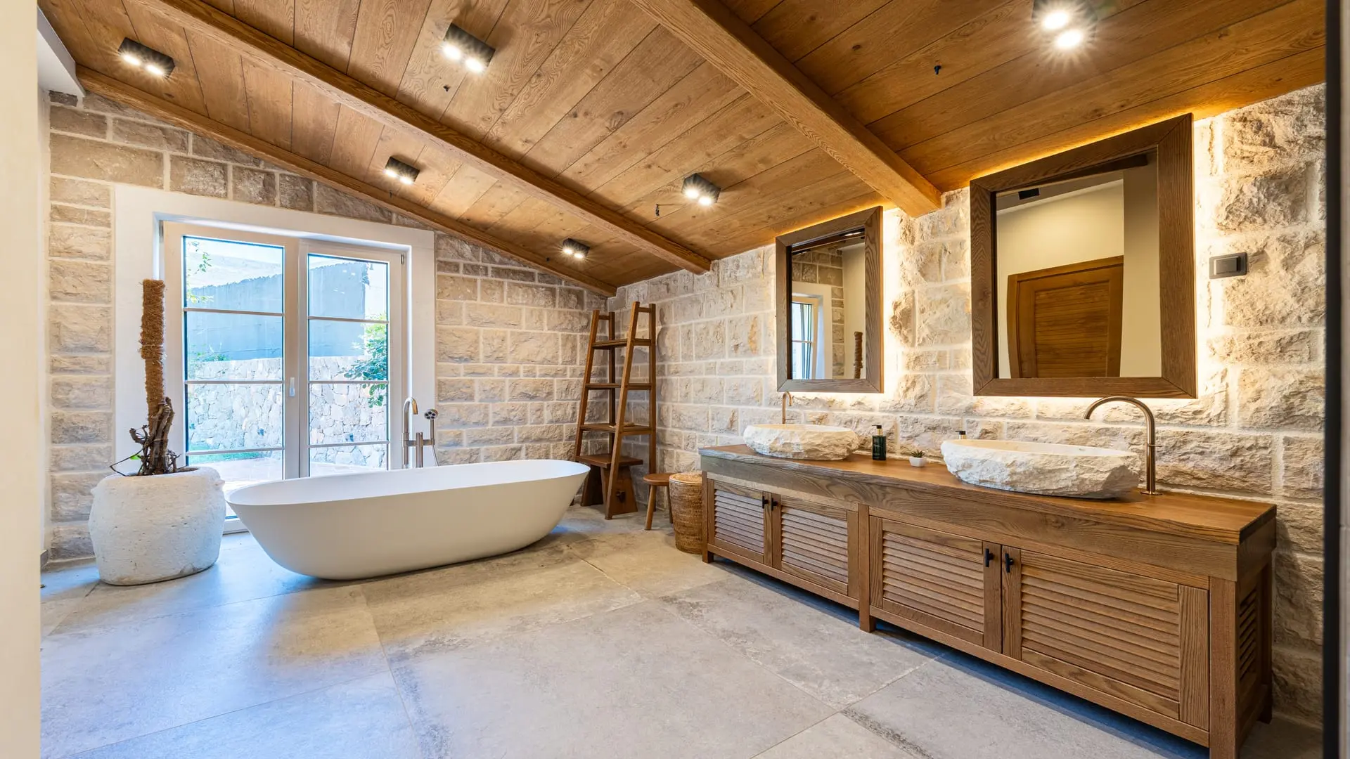 Luxurious Waterfront Villa with Swimming Pool