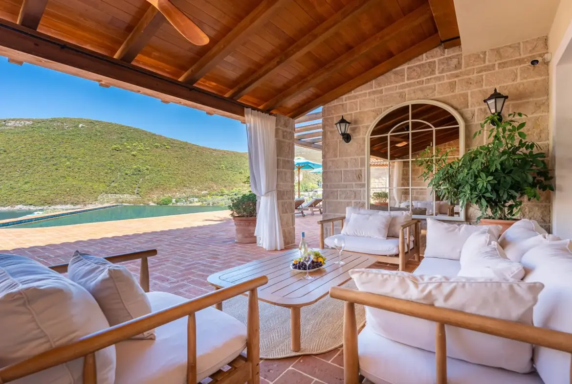 Luxurious Waterfront Villa with Swimming Pool