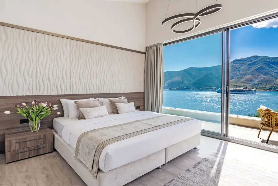 Contemporary Villa with Swimming Pool, Kotor, Dobrota