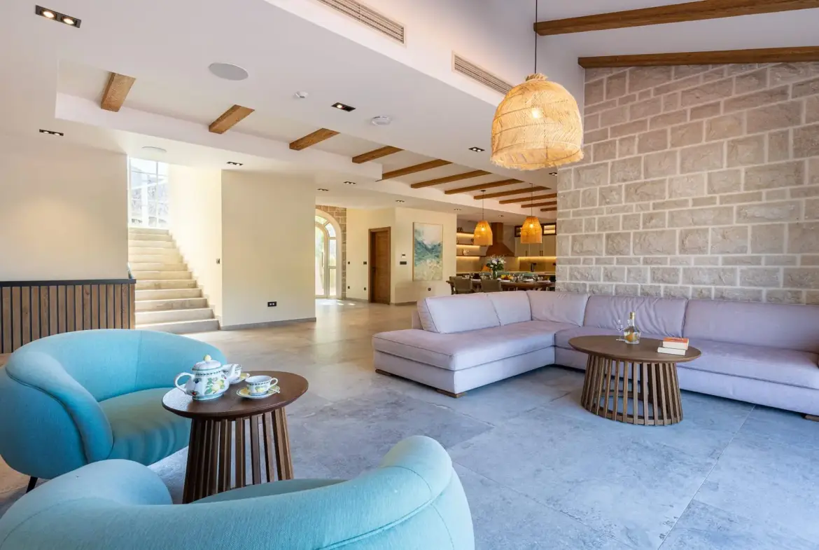 Luxurious Waterfront Villa with Swimming Pool