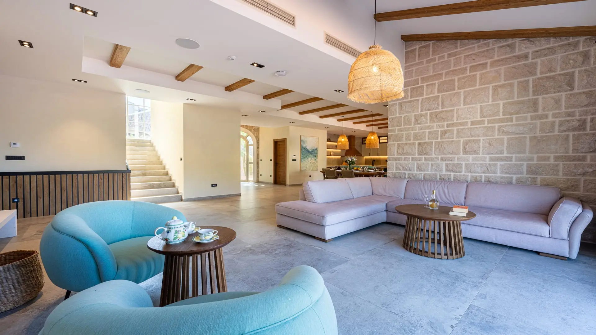 Luxurious Waterfront Villa with Swimming Pool