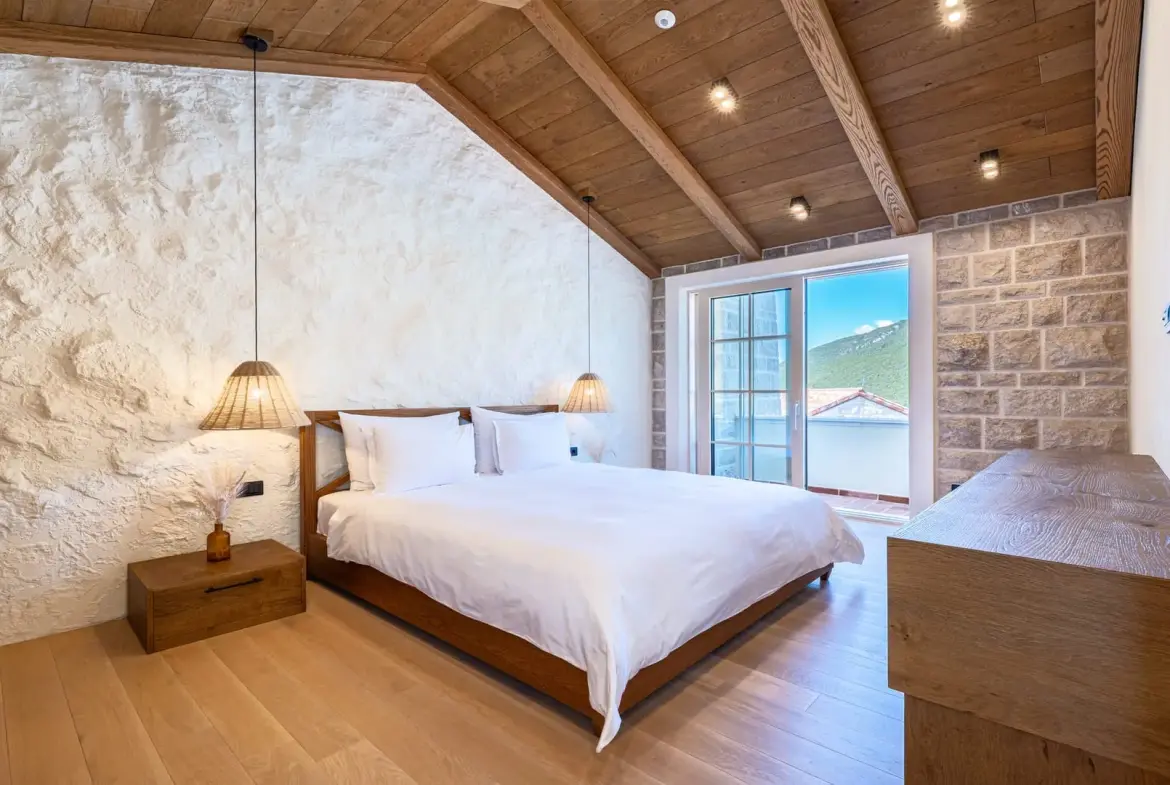 Luxurious Waterfront Villa with Swimming Pool