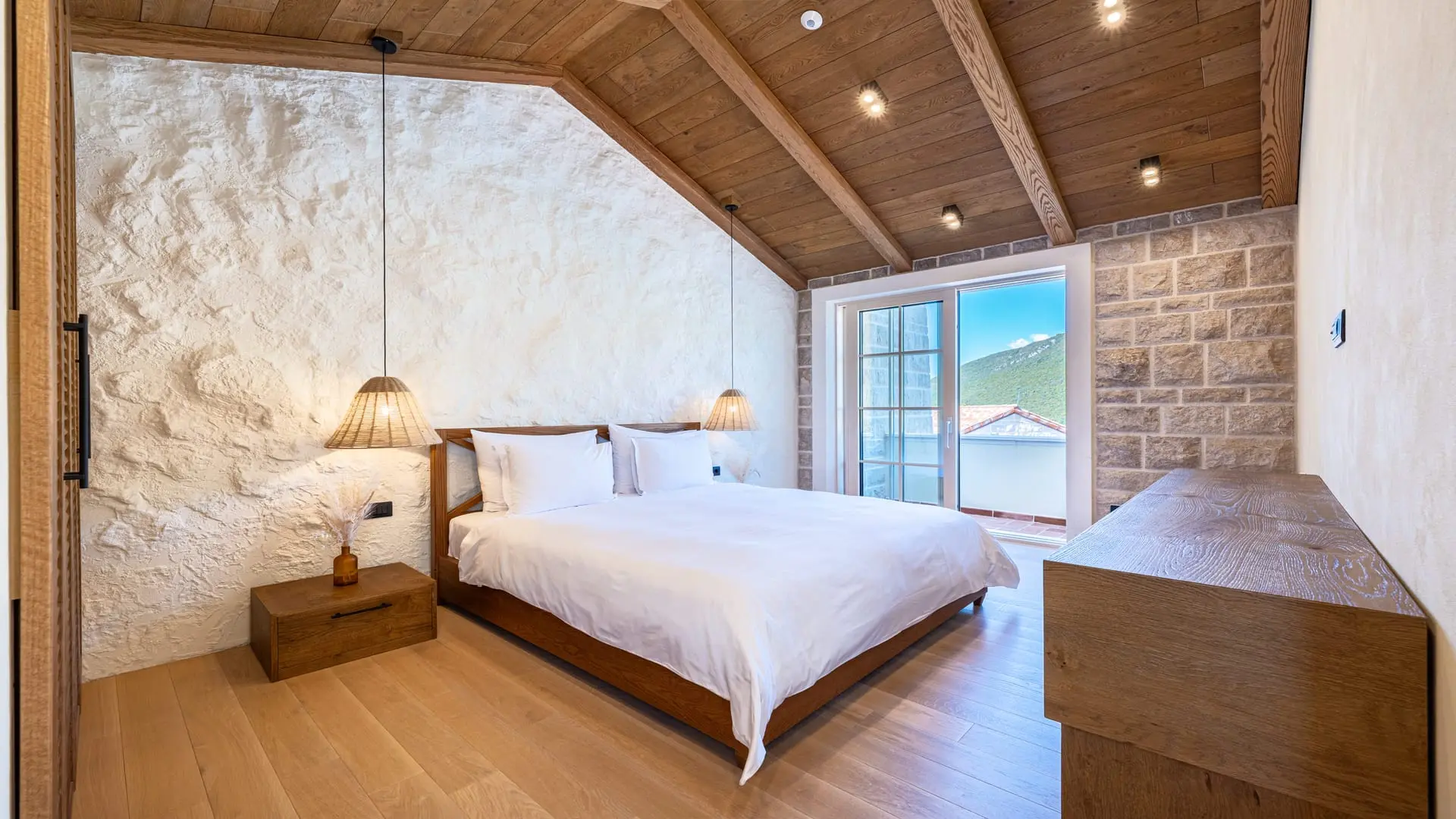 Luxurious Waterfront Villa with Swimming Pool