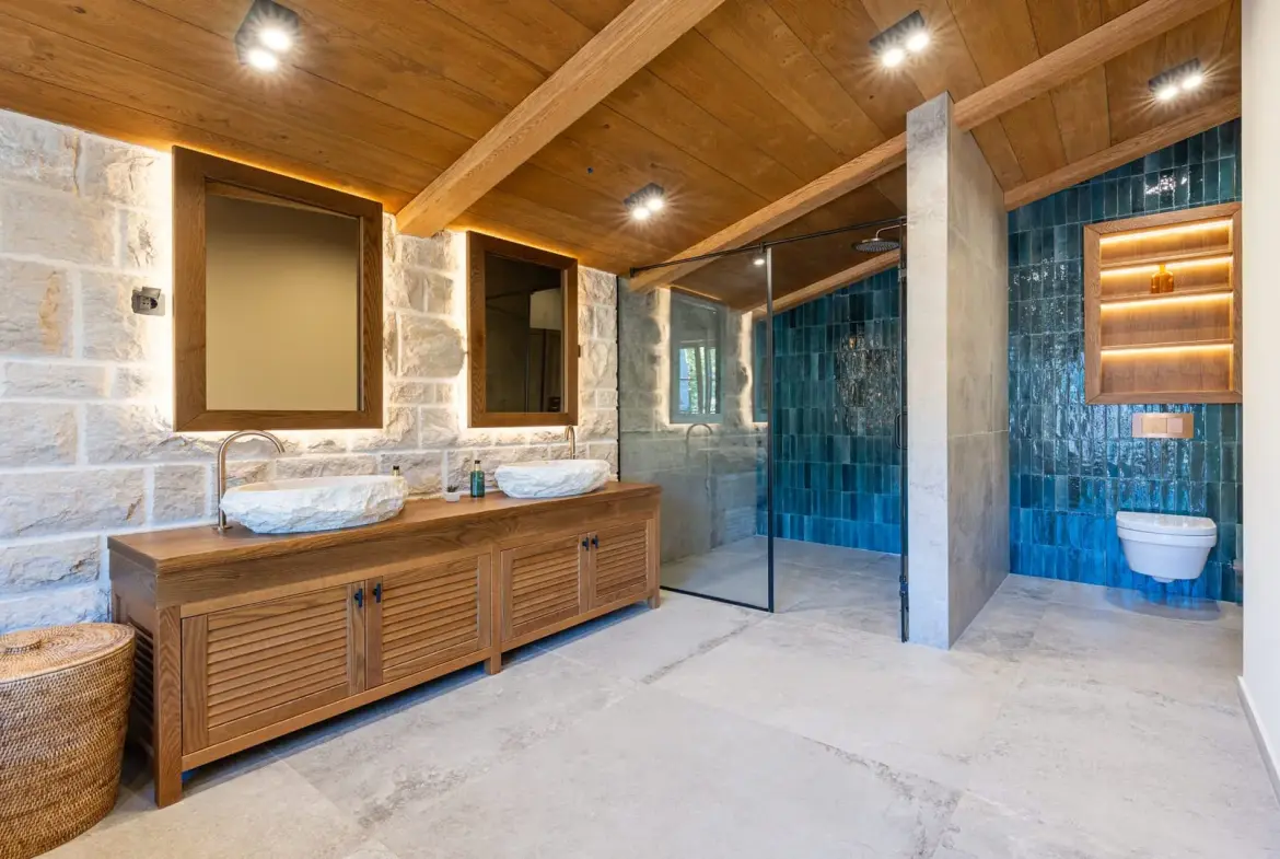 Luxurious Waterfront Villa with Swimming Pool