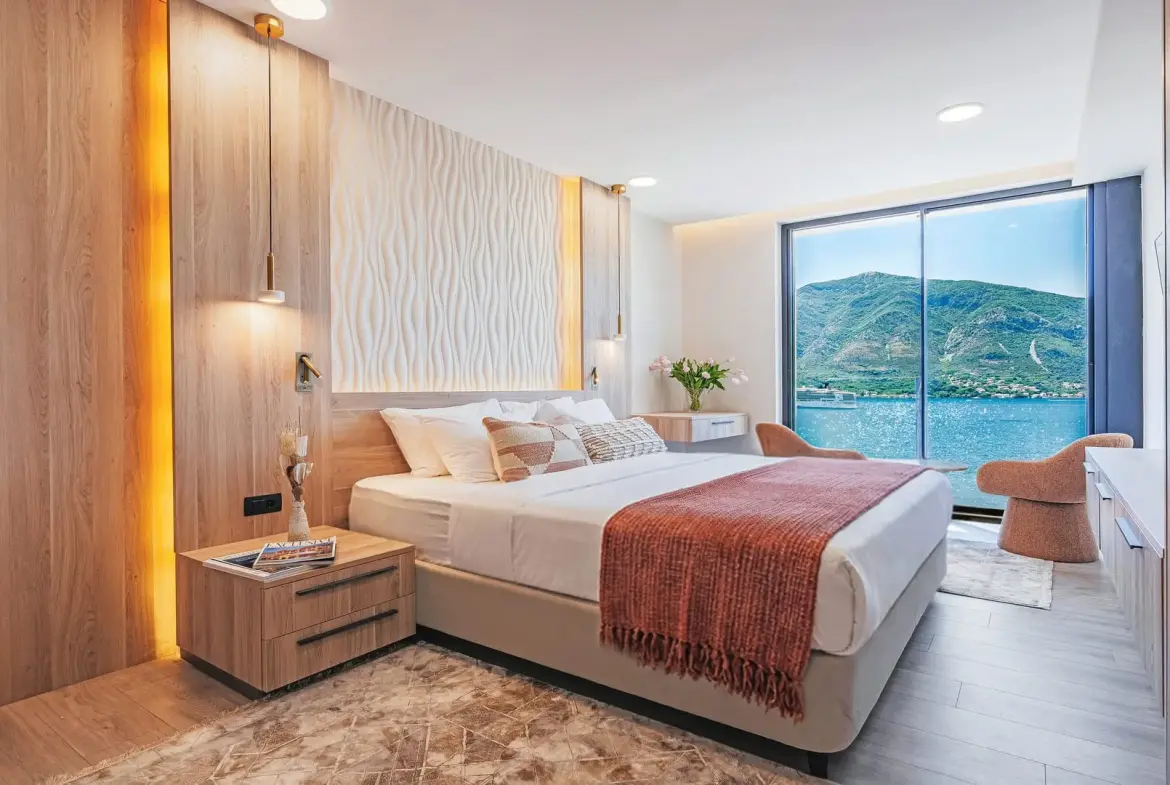 Contemporary Villa with Swimming Pool, Kotor, Dobrota
