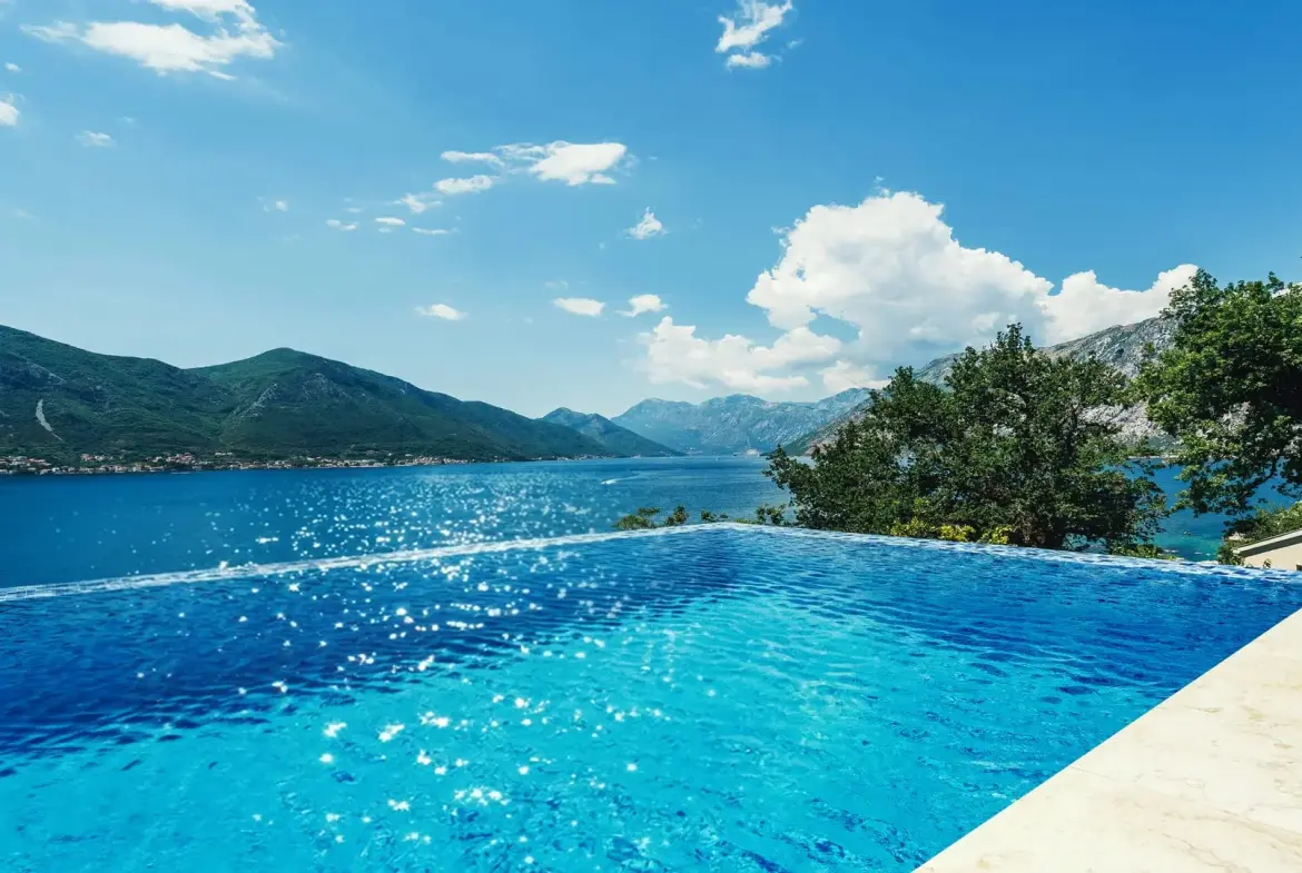 Contemporary Villa with Swimming Pool, Kotor, Dobrota