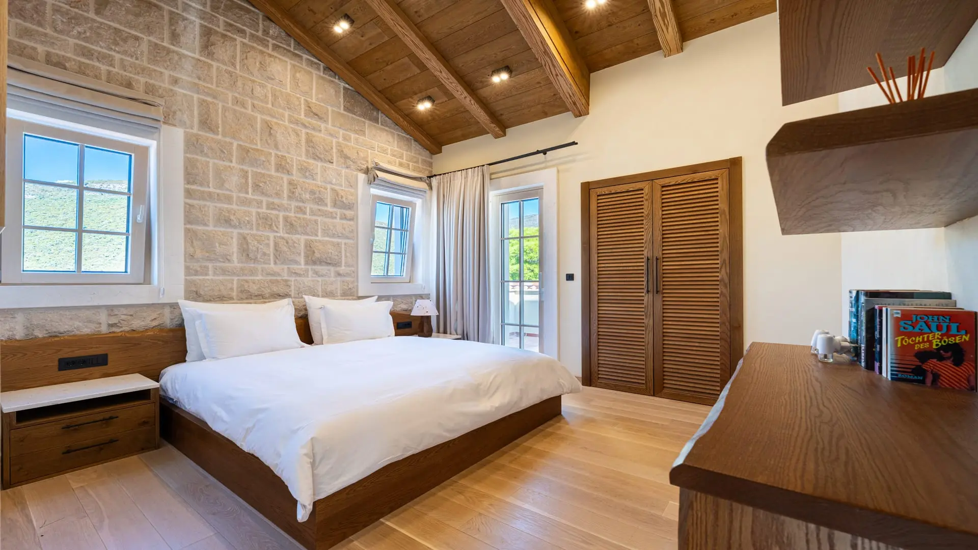 Luxurious Waterfront Villa with Swimming Pool