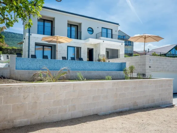 New villa with 4 bedrooms and swimming pool, Tivat, Mrcevac
