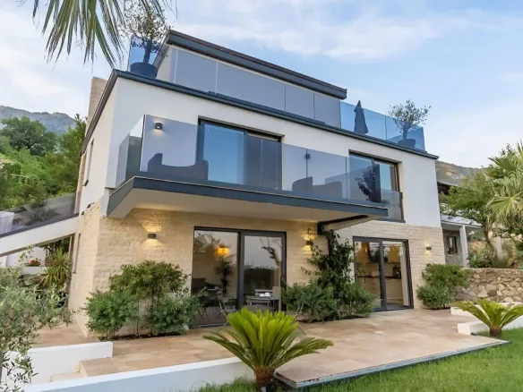 Contemporary villa with 8 bedrooms, Markovići, Budva