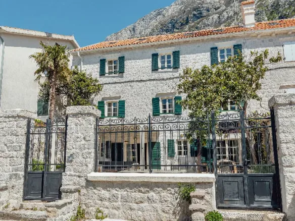 Luxuriously renovated stone villa with pontoon, Dobrota, Kotor
