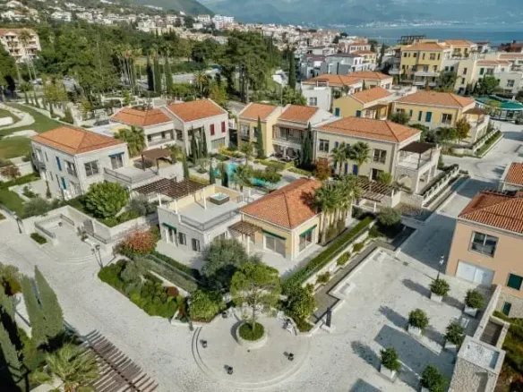 Villa with jacuzzi on the roof terrace, Portonovi Village Residences, Herceg Novi