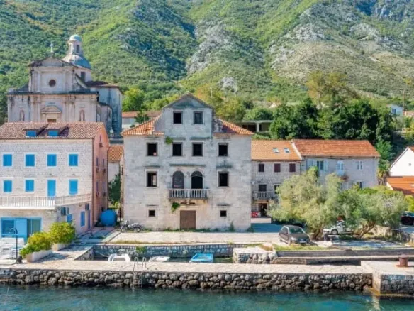 Palata Beskuća – historical stone villa for reconstruction, Kotor